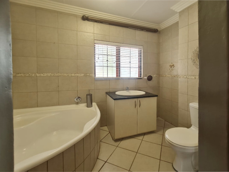 To Let 3 Bedroom Property for Rent in Melodie North West